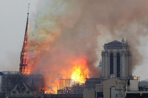 Notre-Dame-AP